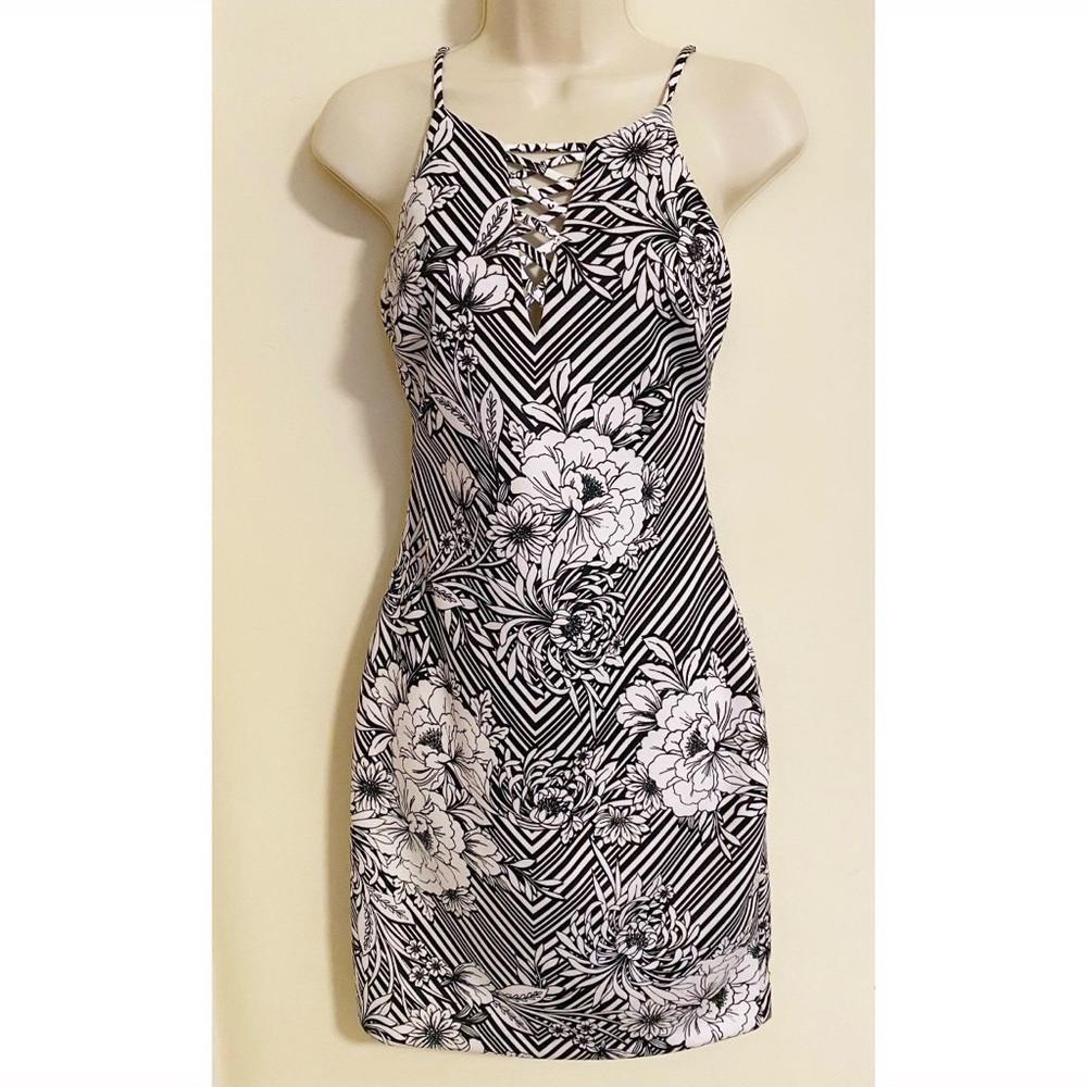 GUESS | Striped Floral Bodycon Mini Dress in Black and White - Size 4